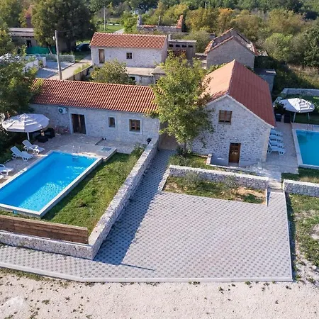 House Stone Curlew 2 Vikendica *