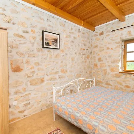House Stone Curlew 2 Vikendica Lisane Tinjske