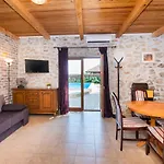 House Stone Curlew 2 Lisane Tinjske
