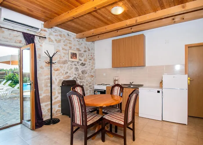 House Stone Curlew 2 *